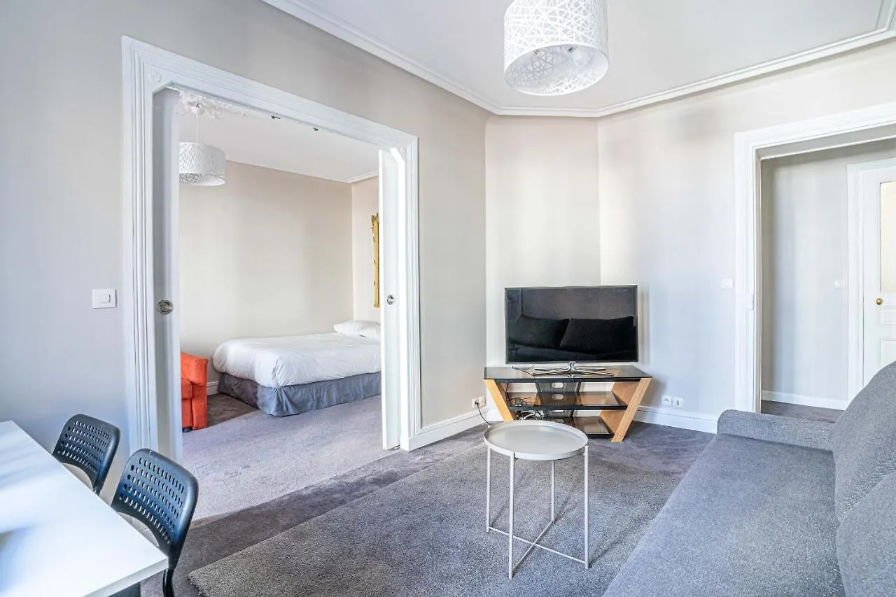 20 - Urban Design Flat Pere Lachaise Paris 0*,  Fransa